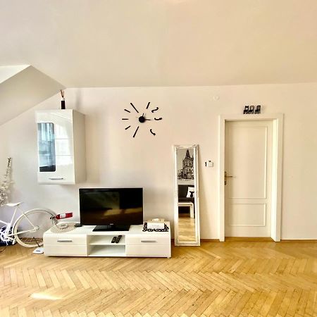 Fantastic Apartment In The City Center Prag Exteriör bild