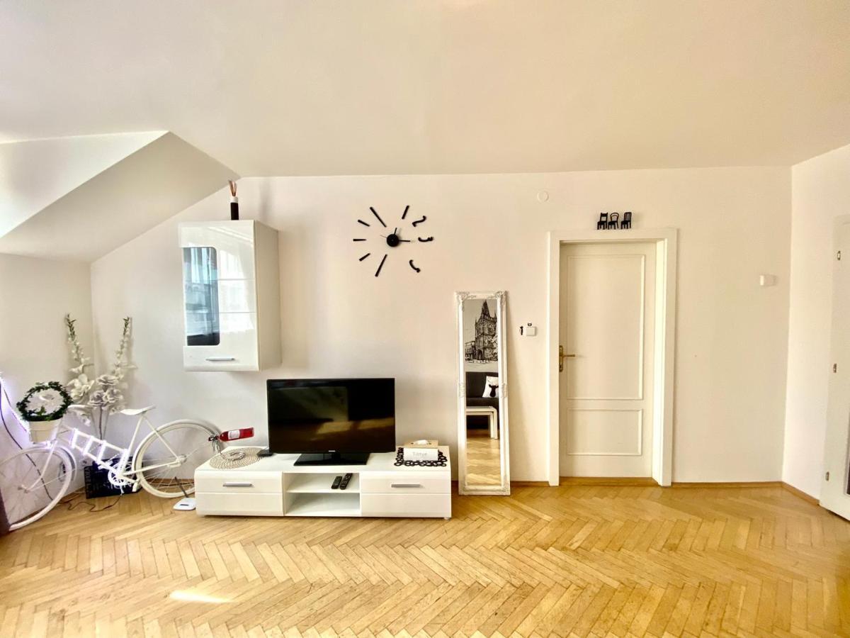 Fantastic Apartment In The City Center Prag Exteriör bild