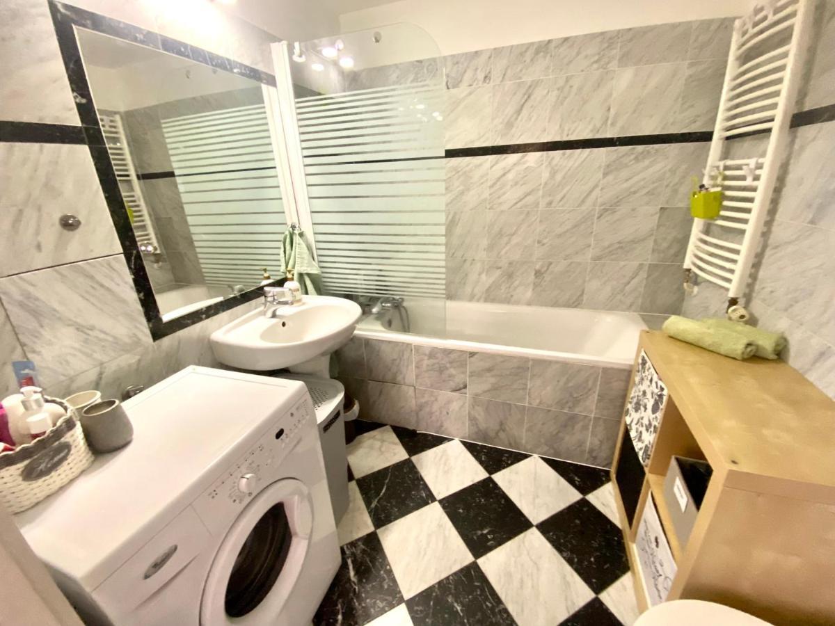 Fantastic Apartment In The City Center Prag Exteriör bild