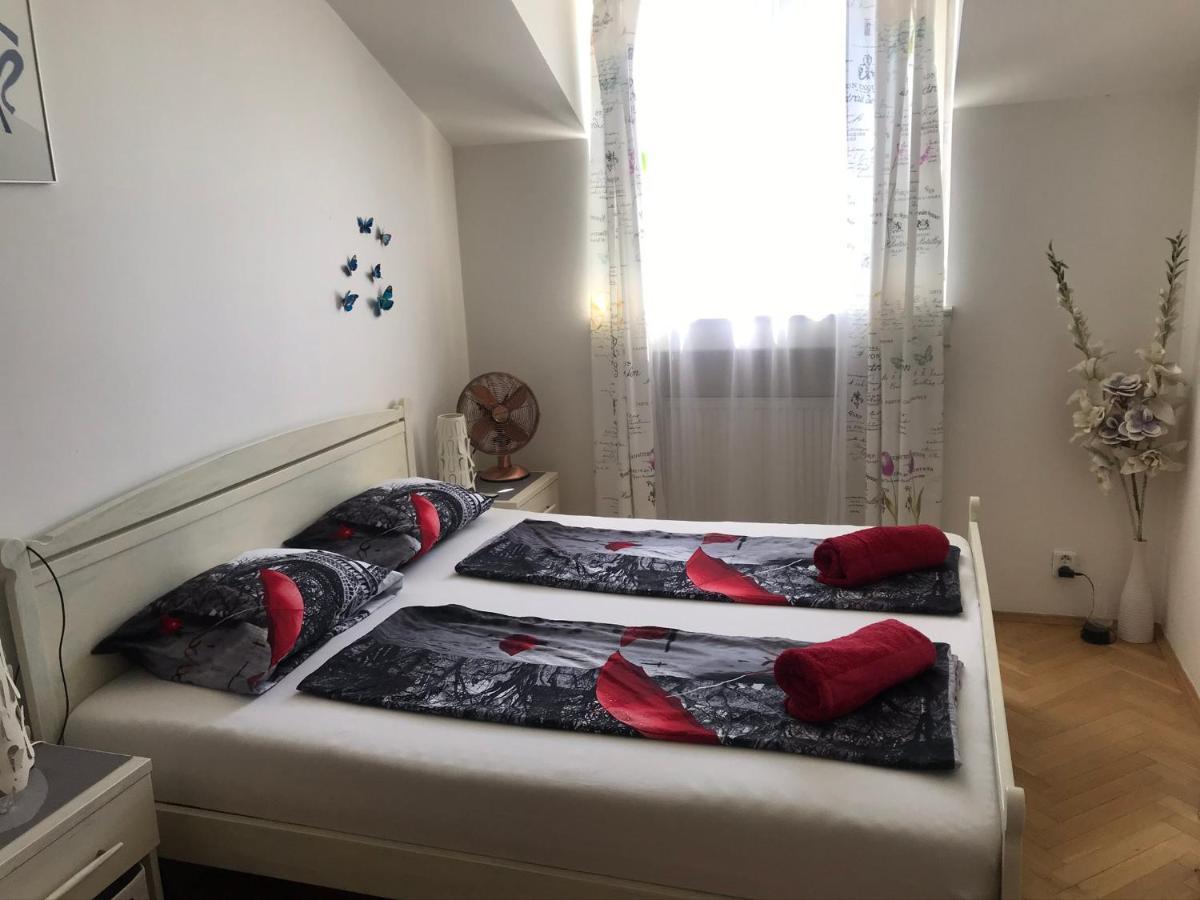 Fantastic Apartment In The City Center Prag Exteriör bild