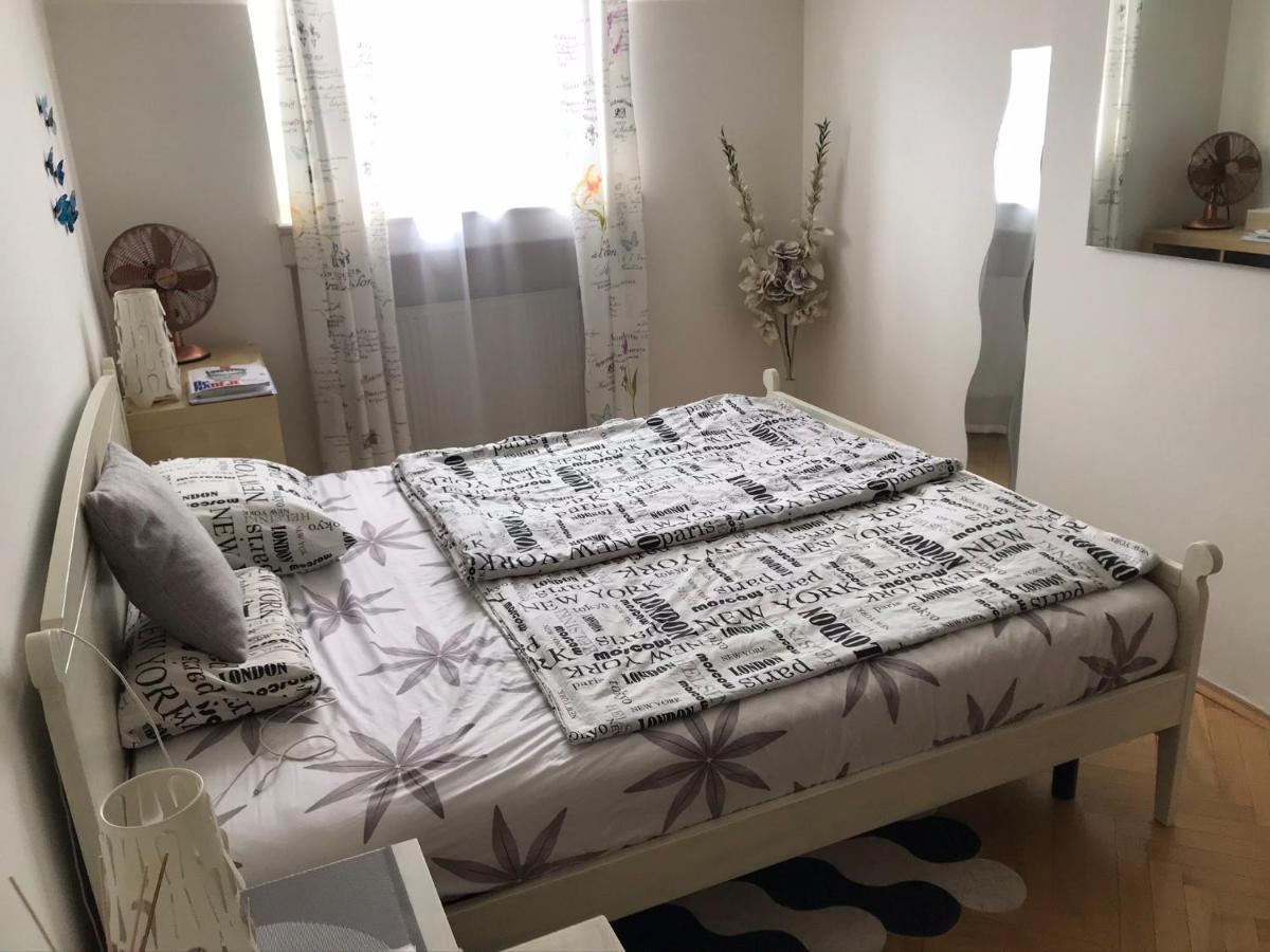 Fantastic Apartment In The City Center Prag Exteriör bild