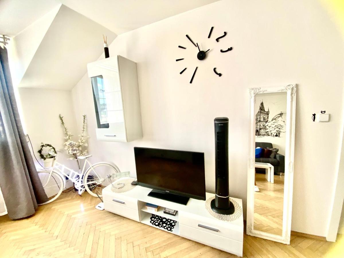 Fantastic Apartment In The City Center Prag Exteriör bild