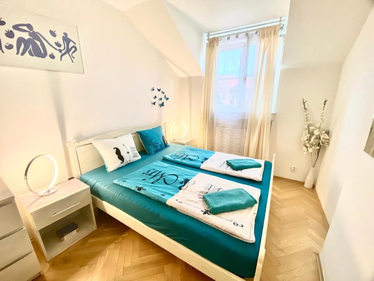 Fantastic Apartment In The City Center Prag Exteriör bild