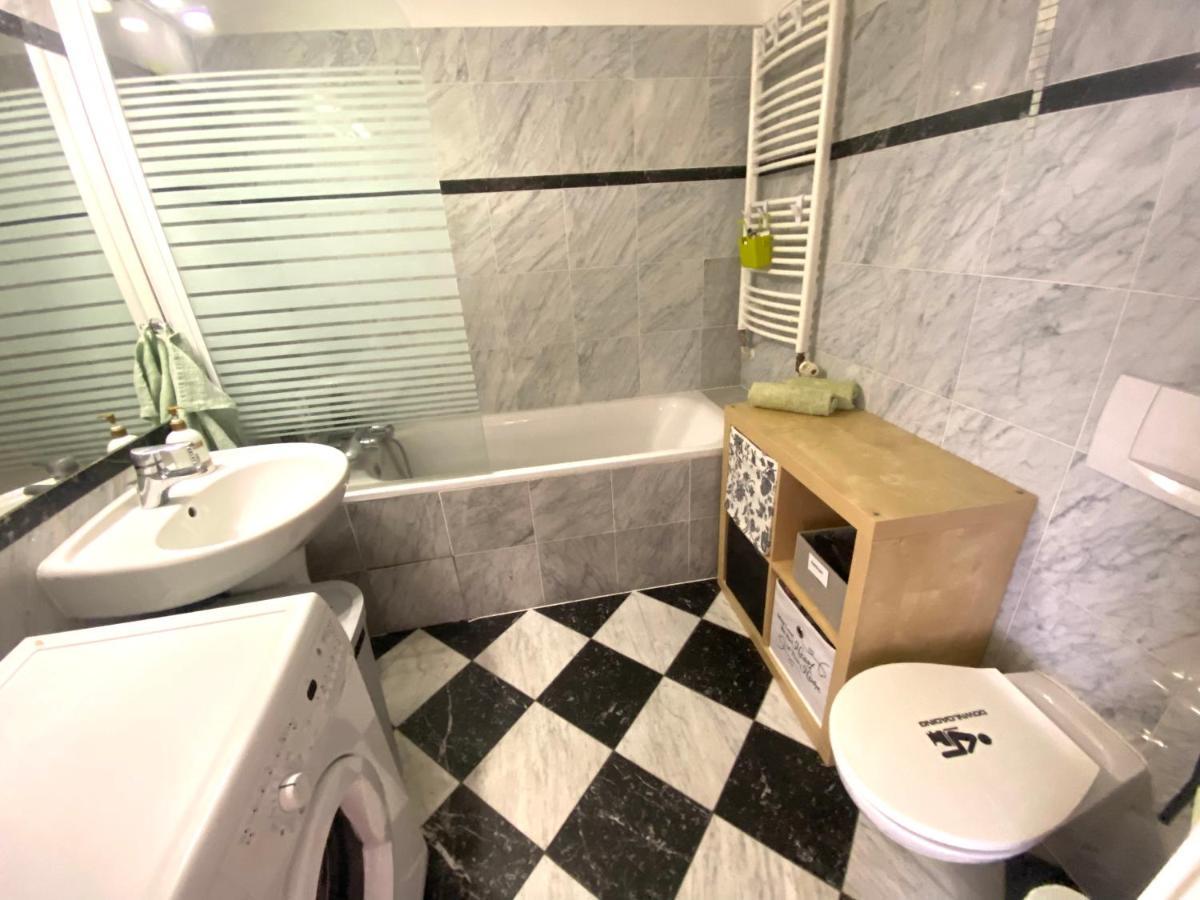 Fantastic Apartment In The City Center Prag Exteriör bild