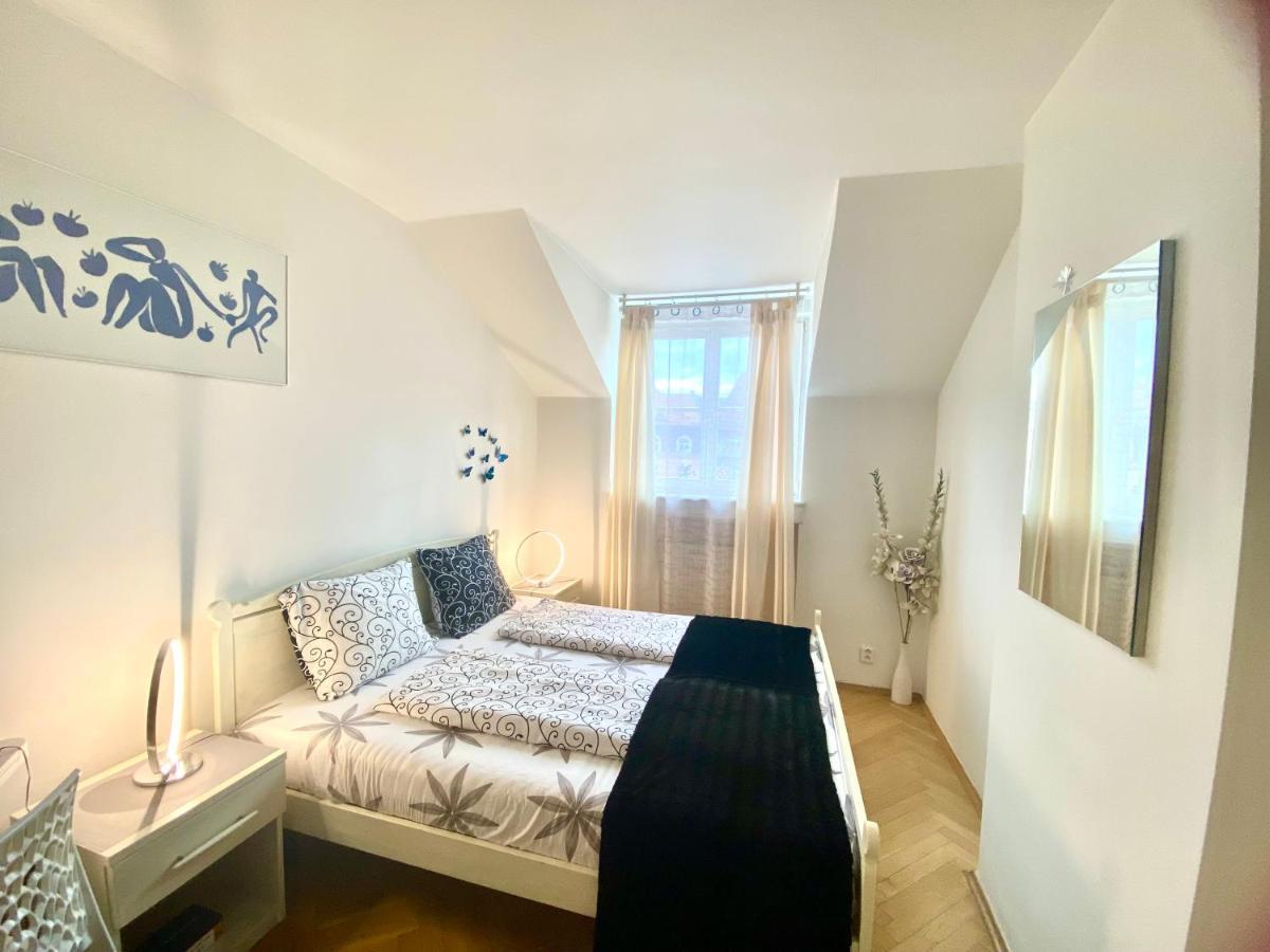 Fantastic Apartment In The City Center Prag Exteriör bild